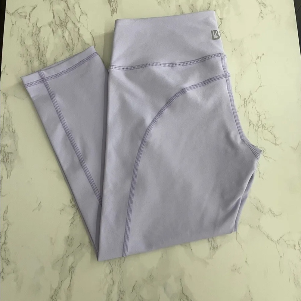 Buffbunny Camila Crop Leggings Capri Women’s Size Medium Lilac Pastel Purple